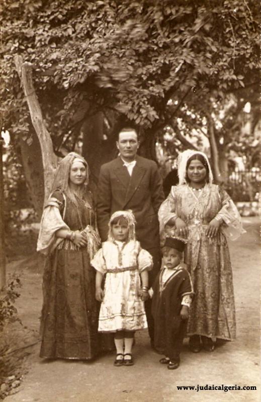 Alger famille juive en costume 1