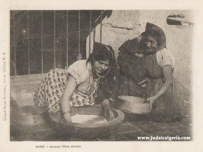 Bone jeunes filles juives preparant la graine de couscous