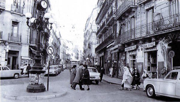 La place des trois horloges a bab el oued