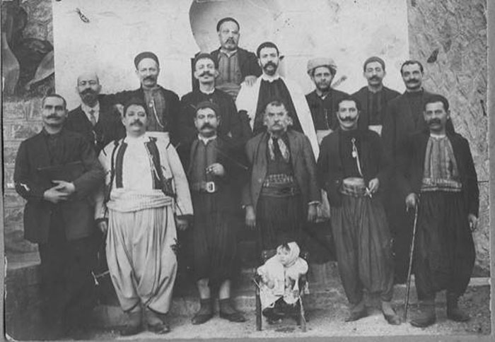Mon grand pere a l extreme gauche 1920