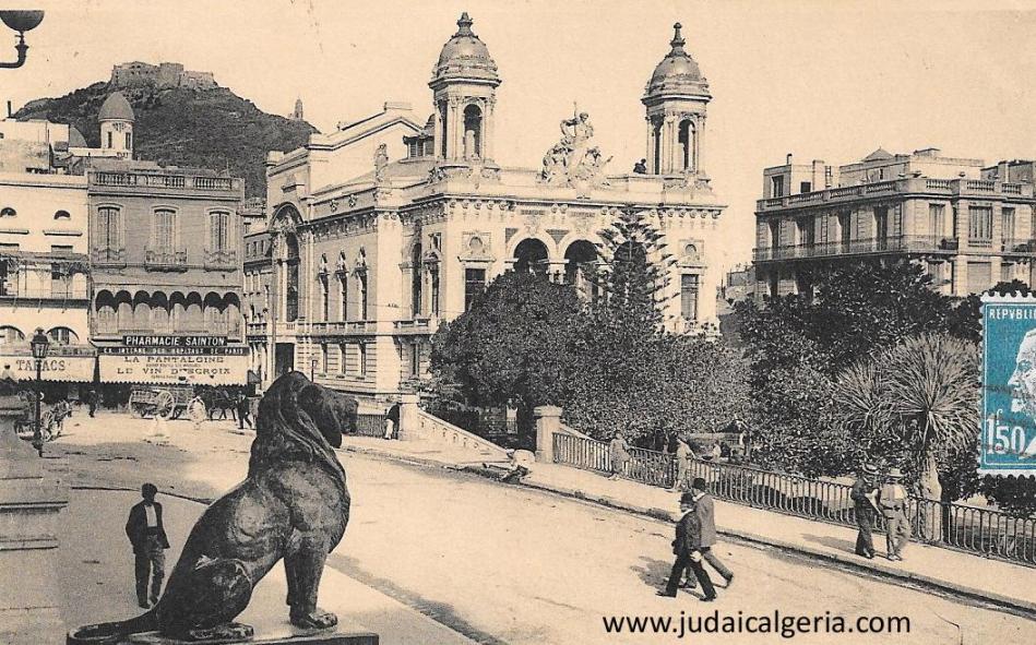 Oran le theatre et le lion de la mairie