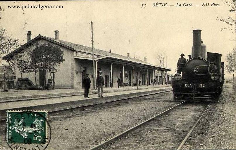 Train a vapeur en gare de setif