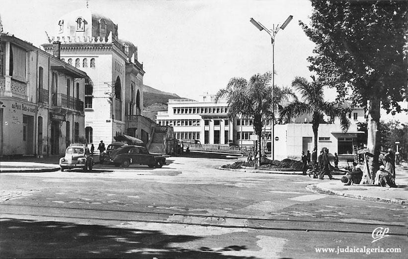 Blida hotel des finances et sur la gauche la halle aux tabacs