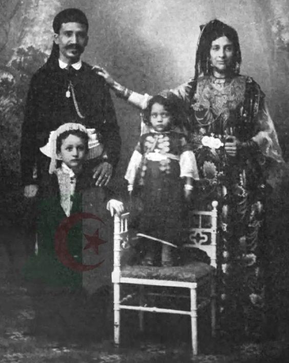 Famille juive de constantine en tenue traditionelle fin 19eme