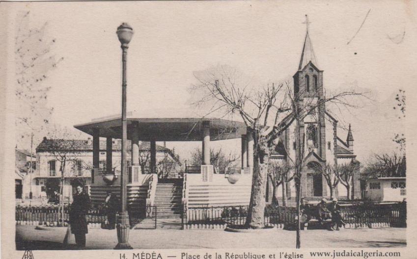 Medea place de la republique et l eglise