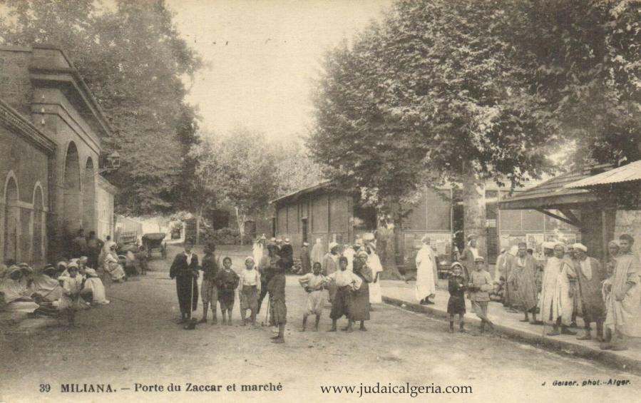 Miliana porte du zaccar et marche