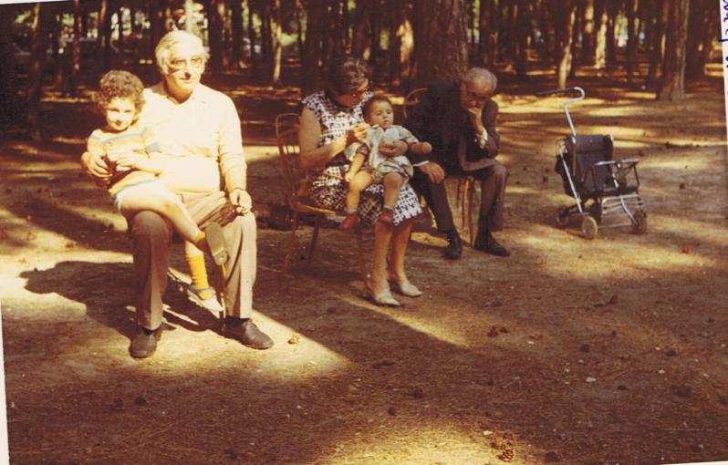 Mon pere avec mes filles