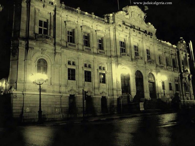 Oran la mairie vue nocturne 1