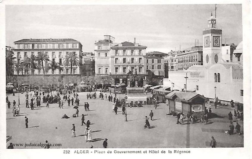 Place du gouvernement et hotel la regence