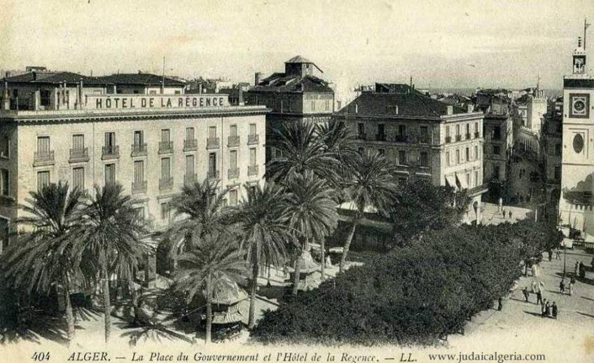 Place du gouvernement et hotel la regence2